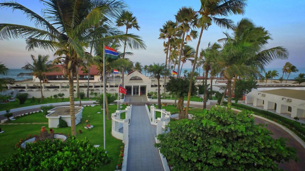 Sunbeach Hotel & Resort Bakau Bagian luar foto
